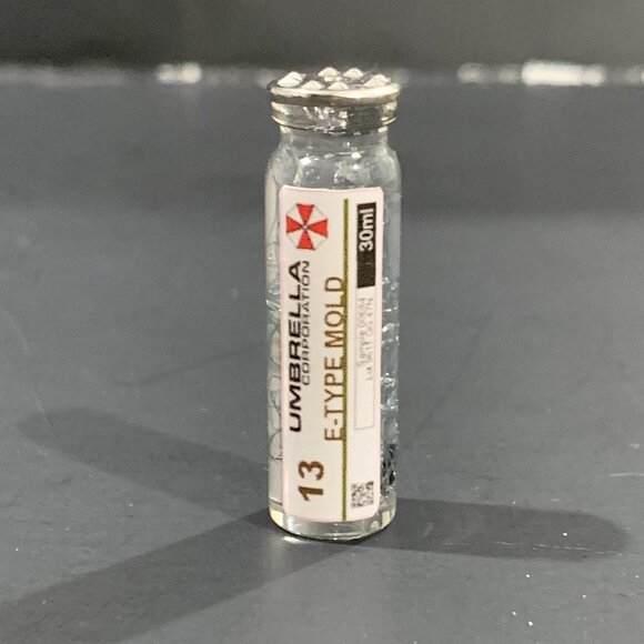 Resident Evil 7 - E-TYPE MOLD VIAL - 1.25 Inches - Picture 2 of 8
